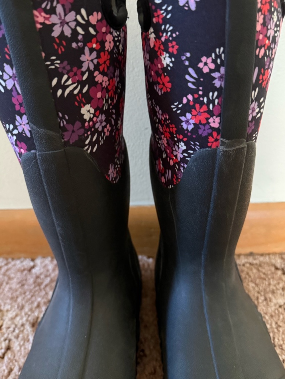 {Bogs}-Size 6-Women's Black Floral Tall Waterproof Rain Boots - Picture 8 of 8